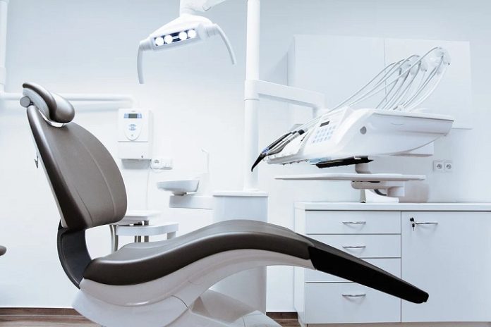 Here's How to Choose the Right Dentist For You