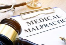 Medical Malpractice: 4 Ways Personal Injury Lawyers Can Help You Win Your Case