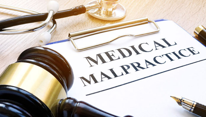 Medical Malpractice: 4 Ways Personal Injury Lawyers Can Help You Win Your Case